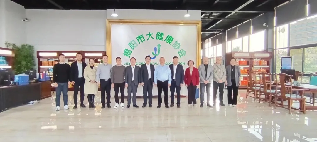 �㶫������������ְҵѧԺ��ί���������һ��ݰ����Ժ�ι۽���